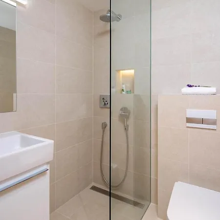 Sleeps 8 With Pool Air Con And Wifi Prigradica