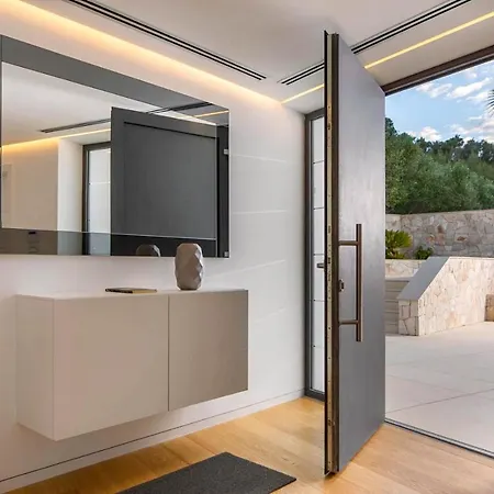 Villa Sleeps 8 With Pool Air Con And Wifi Prigradica