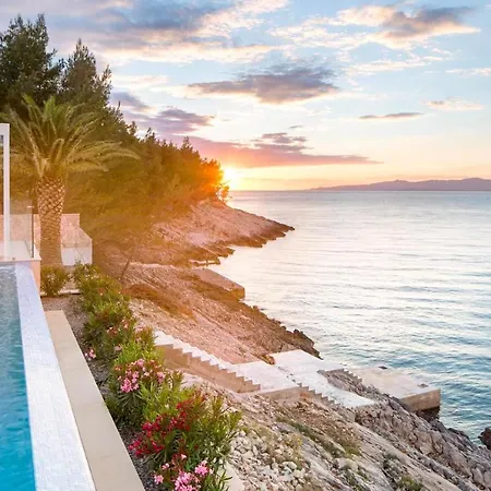 Sleeps 8 With Pool Air Con And Wifi Villa Prigradica