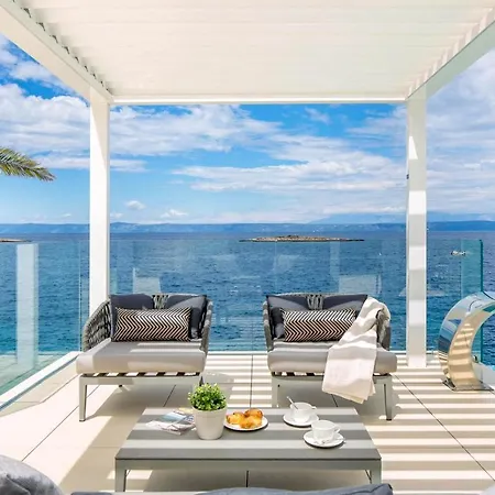 Sleeps 8 With Pool Air Con And Wifi Villa Prigradica