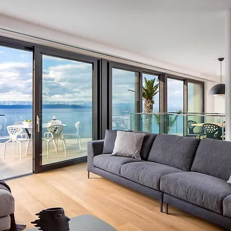 Sleeps 8 With Pool Air Con And Wifi *