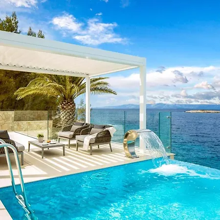 Villa Sleeps 8 With Pool Air Con And Wifi Prigradica