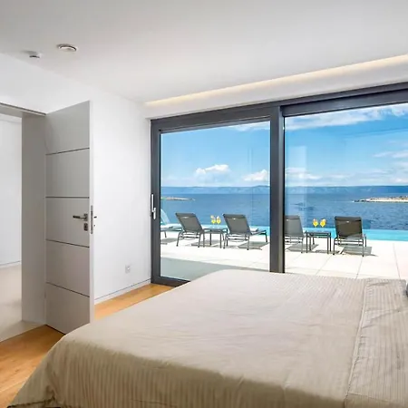 Sleeps 8 With Pool Air Con And Wifi * Prigradica