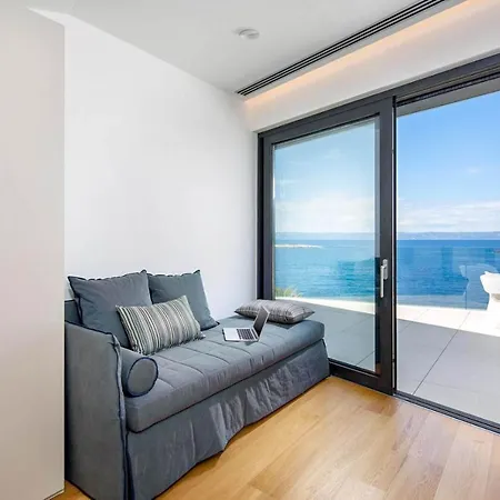 Sleeps 8 With Pool Air Con And Wifi Villa